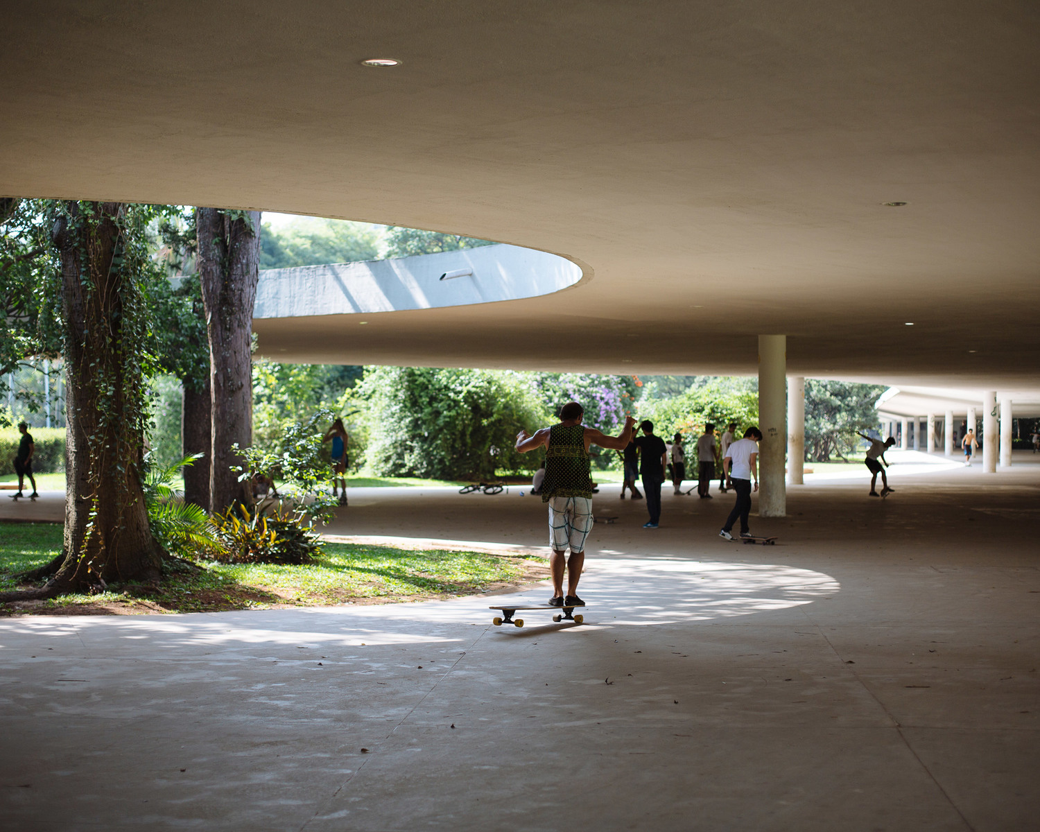  The skate park surrounds the entrance of the São Paulo Museum of Modern Art, located in the center of Ibirapuera Park. 